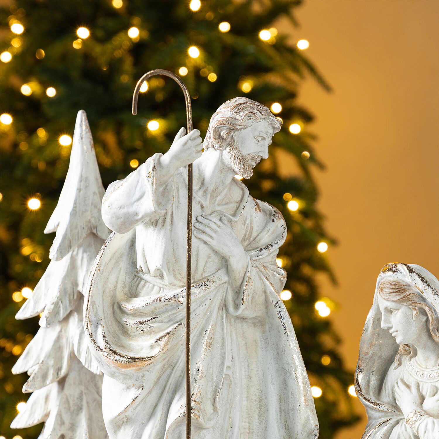 Glitzhome White/Gold Resin Holy Family Nativity Set