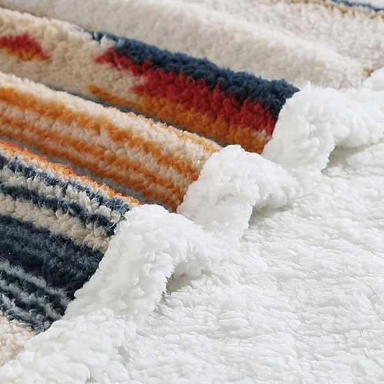 Wrangler Coyote Sands Reversible Lightweight Throw