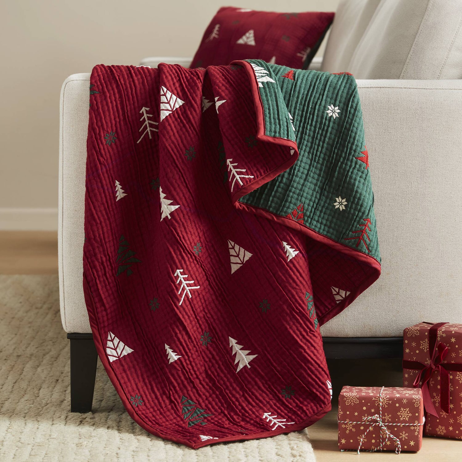Madison Park Holly Christmas Jacquard 2 Piece Throw & Pillow Set