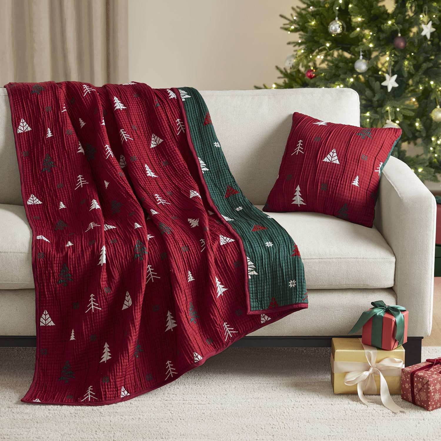Madison Park Holly Christmas Jacquard 2 Piece Throw & Pillow Set