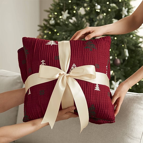 Madison Park Holly Christmas Jacquard 2 Piece Throw & Pillow Set