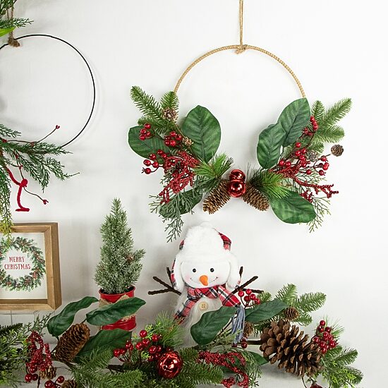 Northlight 17" Foliage Pinecones And Berries Artificial Wreath