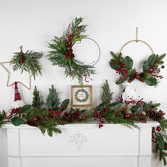 Northlight 17" Foliage Pinecones And Berries Artificial Wreath