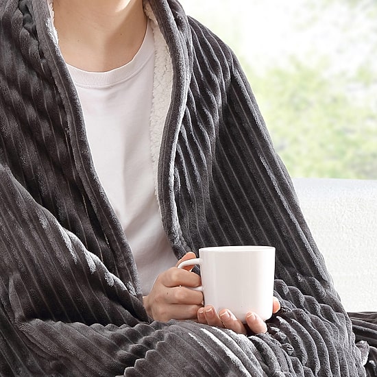 Eddie Bauer Mountain Valley Heated Midweight Blanket
