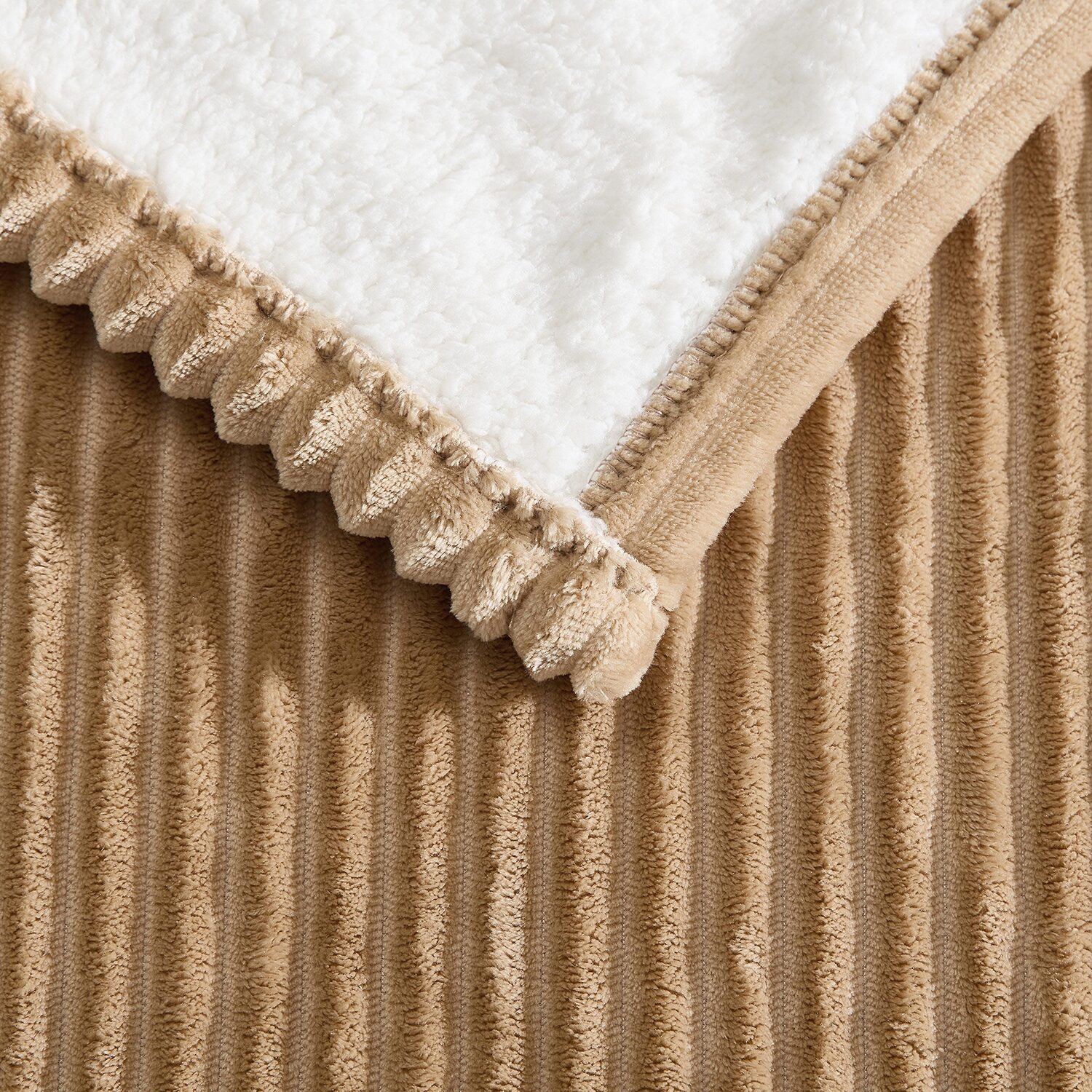 Eddie Bauer Mountain Valley Heated Midweight Blanket