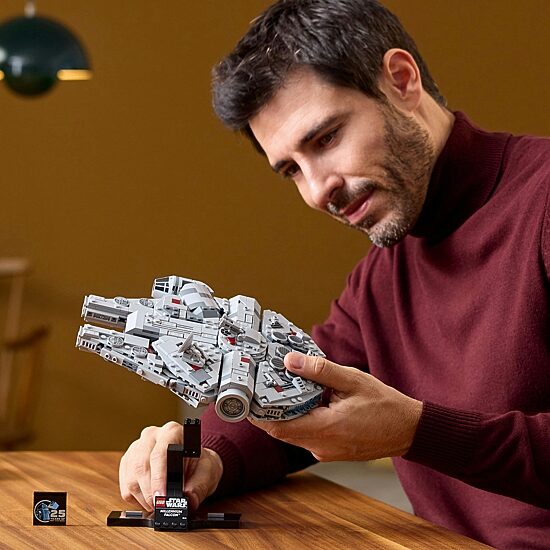 LEGO® Star Wars™ Millennium Falcon Building Blocks 921-pc.
