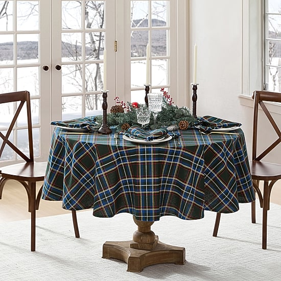Threadmade Stowe Tartan Holiday Plaid Oval Tablecloth