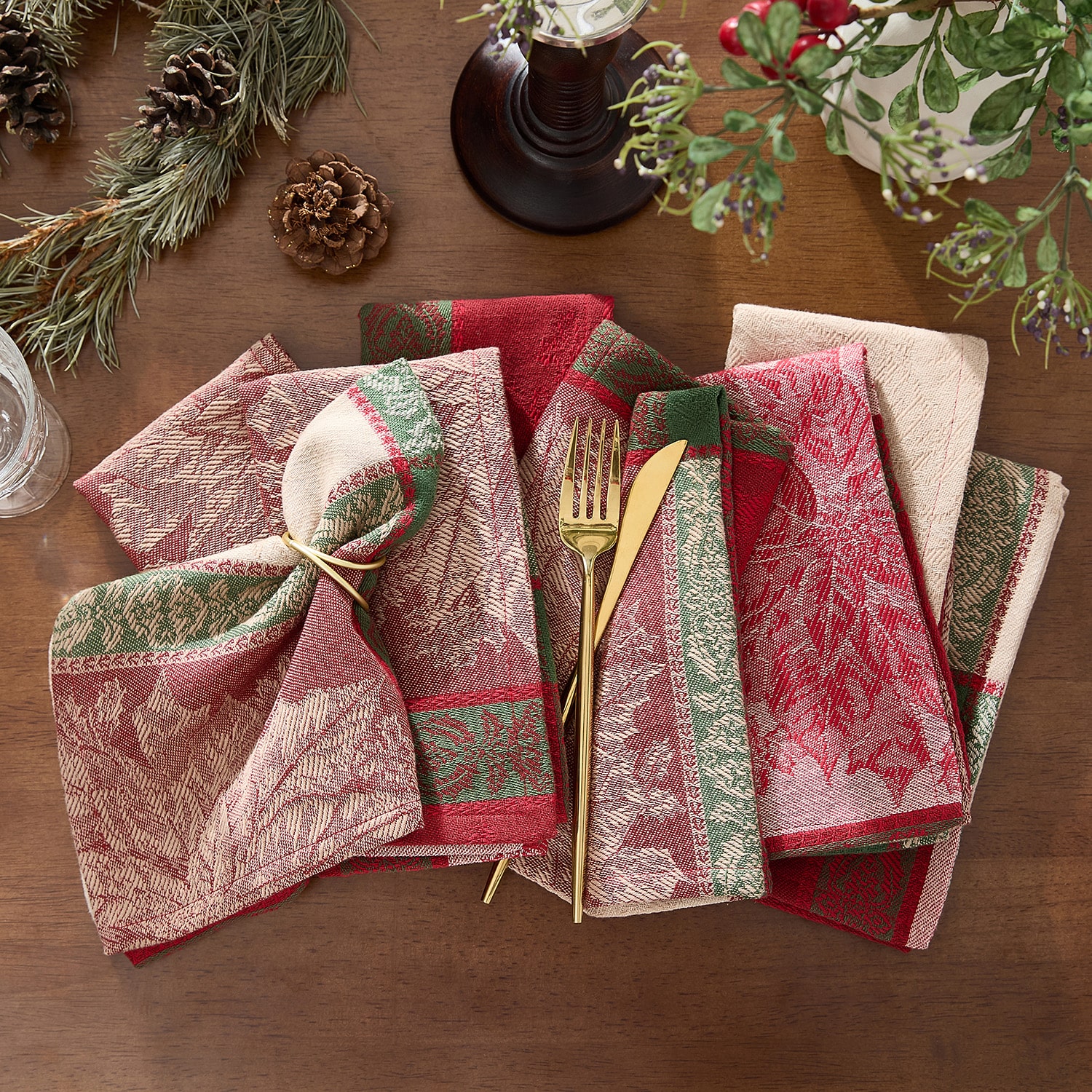 Threadmade Prestige Poinsettia Jacquard 4-pc. Napkins
