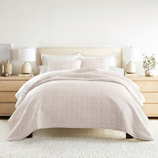 3 Piece All Season Lightweight Pattern Quilt Set
