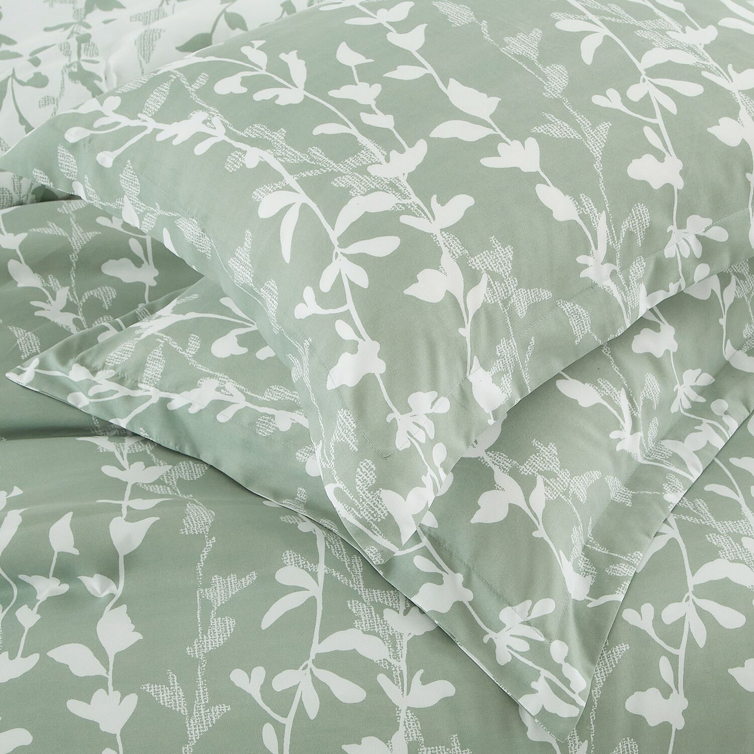 Stratford Park Marissa Leaves Easy Care Comforter Set