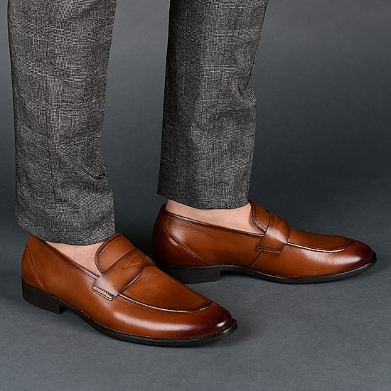 Thomas And Vine Jc Bishop Mens Moc Closed Toe Loafers