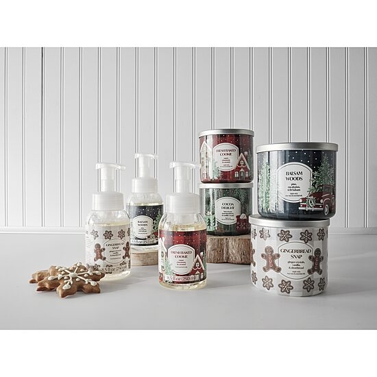 Distant Lands 14 Oz Cocoa Delight 3-Wick Scented Jar Candle