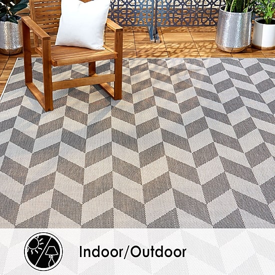 Nicole Miller Patio Country Calla Geometric Loomed Rectangular Outdoor Area Rug