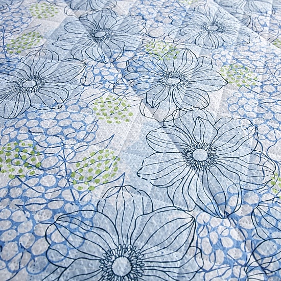 Micro Flannel Seersucker Reversible Wrinkle Resistant Quilt Set
