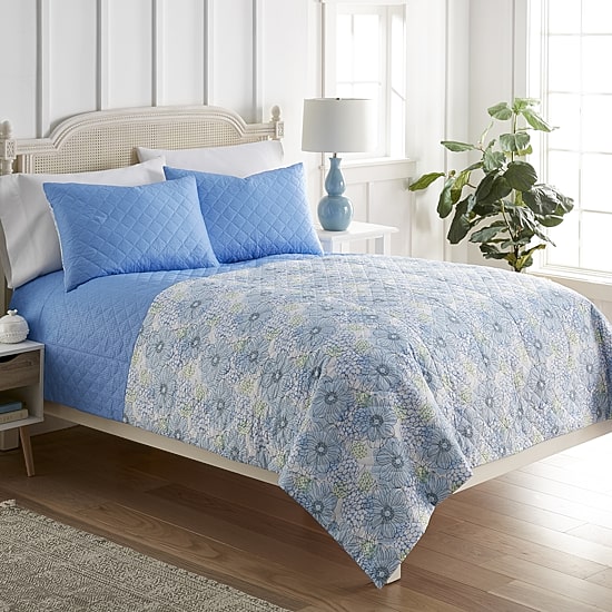 Micro Flannel Seersucker Reversible Wrinkle Resistant Quilt Set