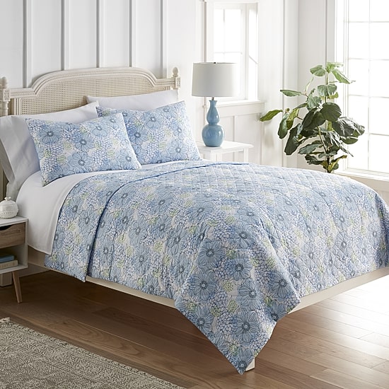 Micro Flannel Seersucker Reversible Wrinkle Resistant Quilt Set