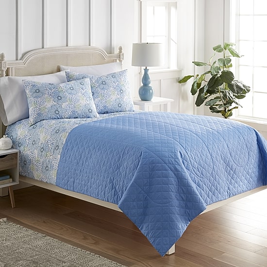 Micro Flannel Seersucker Reversible Wrinkle Resistant Quilt Set