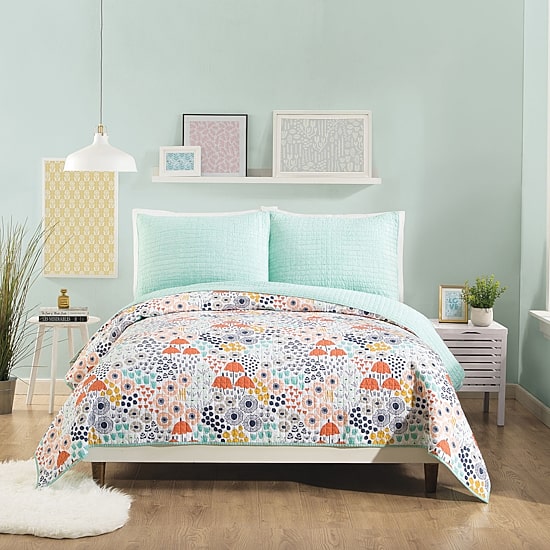 Makers Collective Elizabeth Olwen Mayflower Blush Quilt Set 3-pc. Reversible Quilt Set