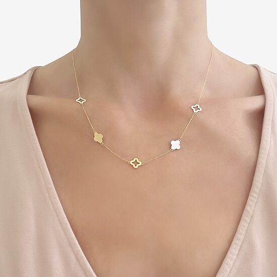 Womens 14K Gold Clover 18 Inch Pendant Necklace