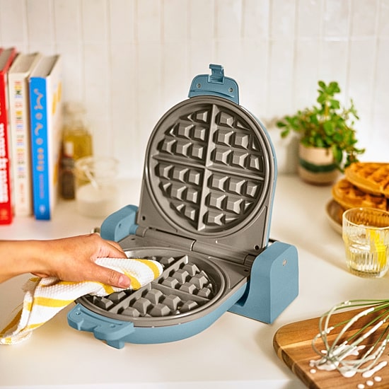 bella Flip & Store Waffle Maker, Fits-anywhere™ kitchenware