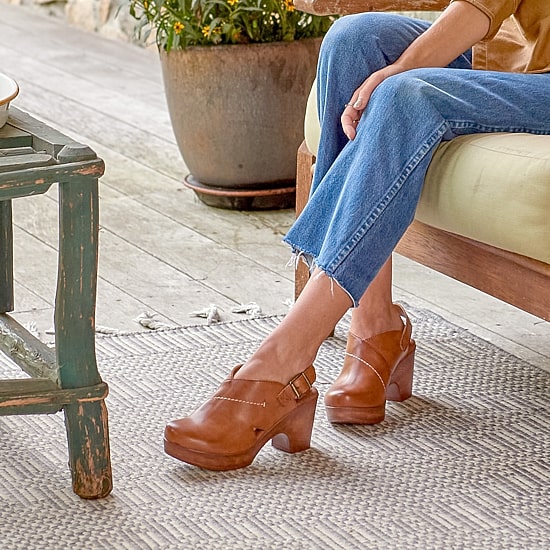 BOC by Born Cecila Womens Round Closed Toe Clogs