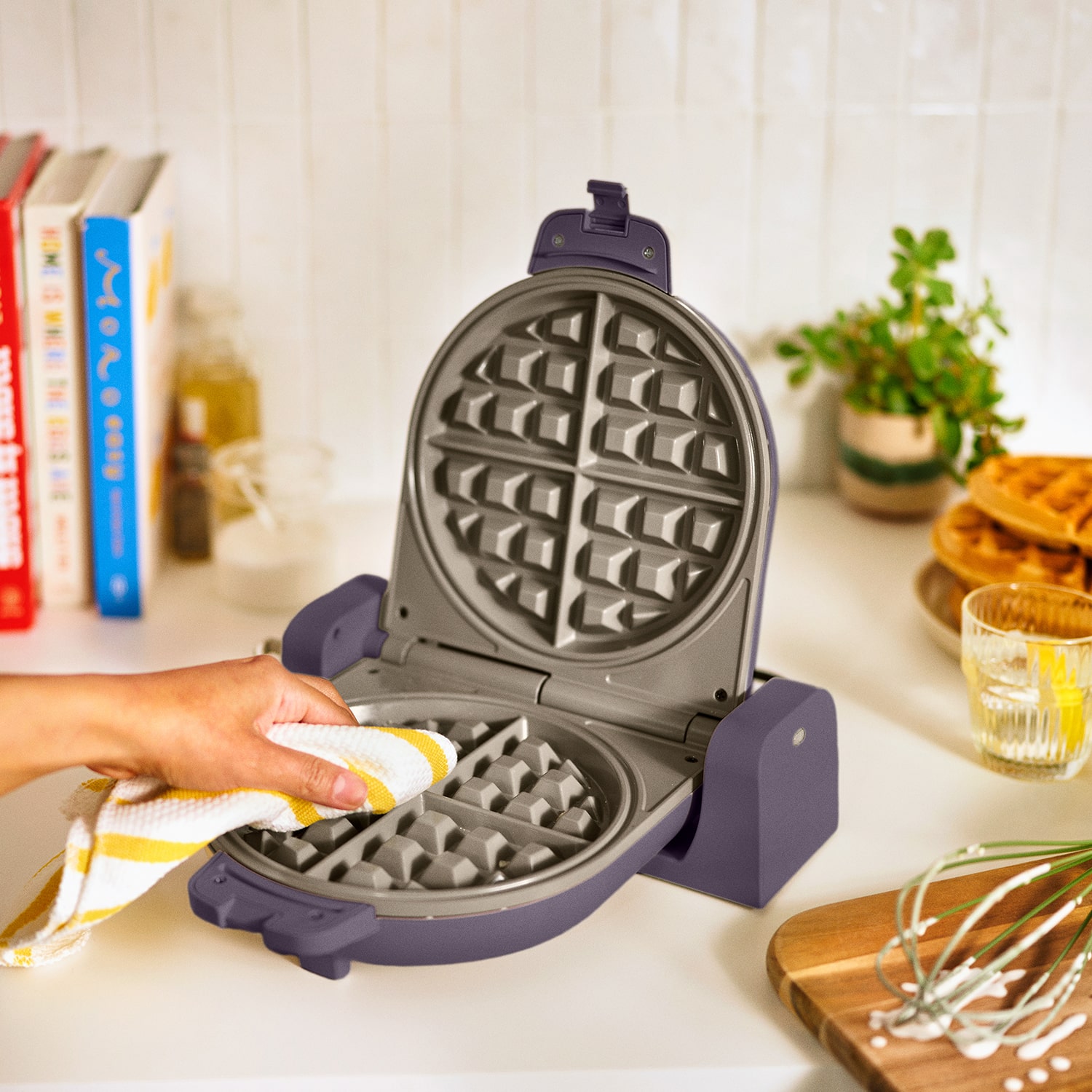 bella Flip & Store Waffle Maker, Fits-anywhere™ kitchenware
