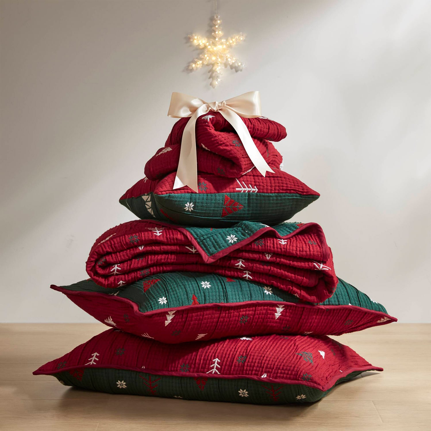 Madison Park Holly Christmas Printed 3-pc. Quilt Set