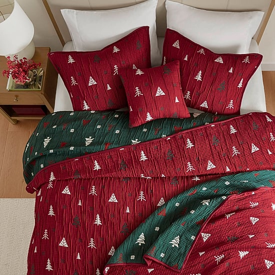 Madison Park Holly Christmas Printed 3-pc. Quilt Set