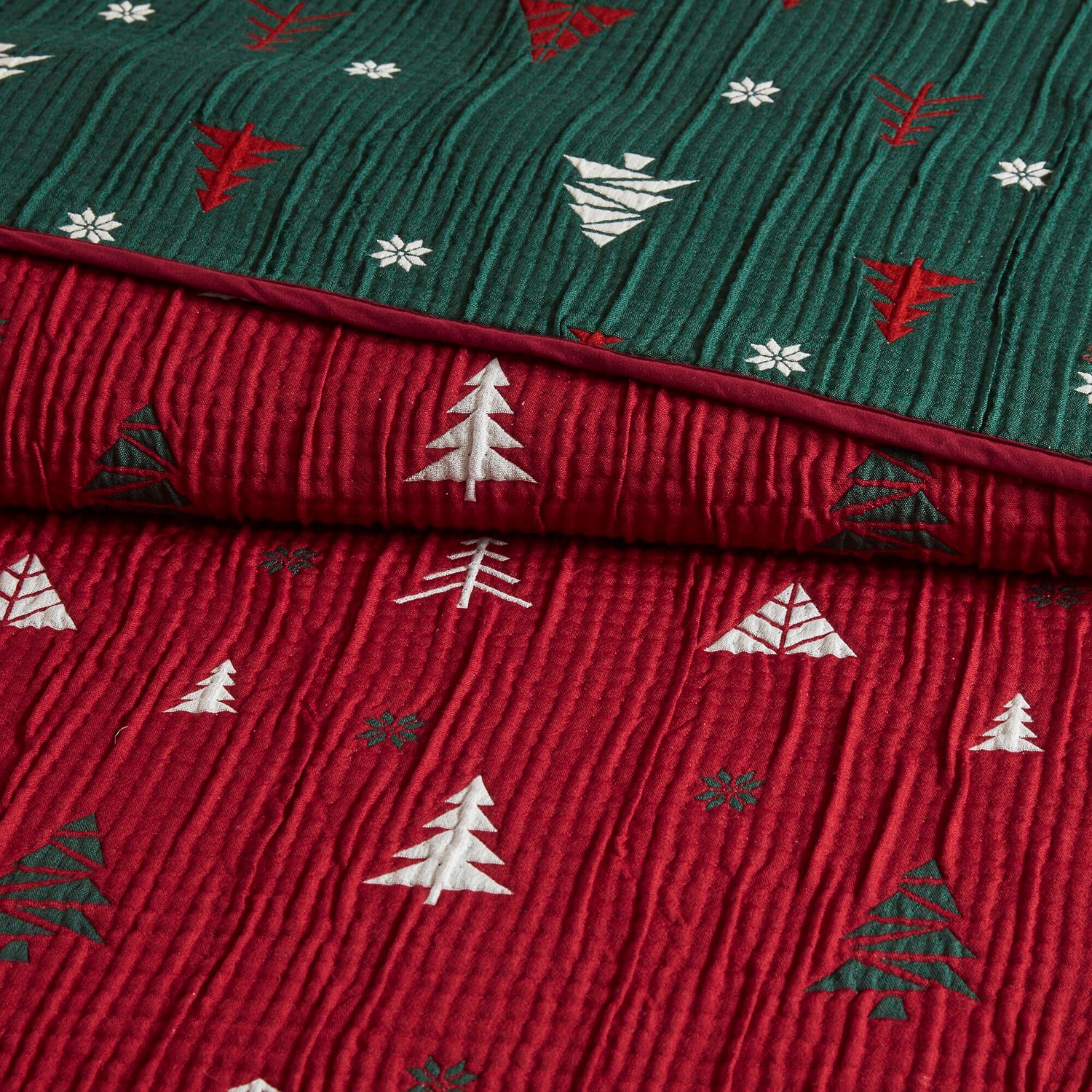 Madison Park Holly Christmas Printed 3-pc. Quilt Set