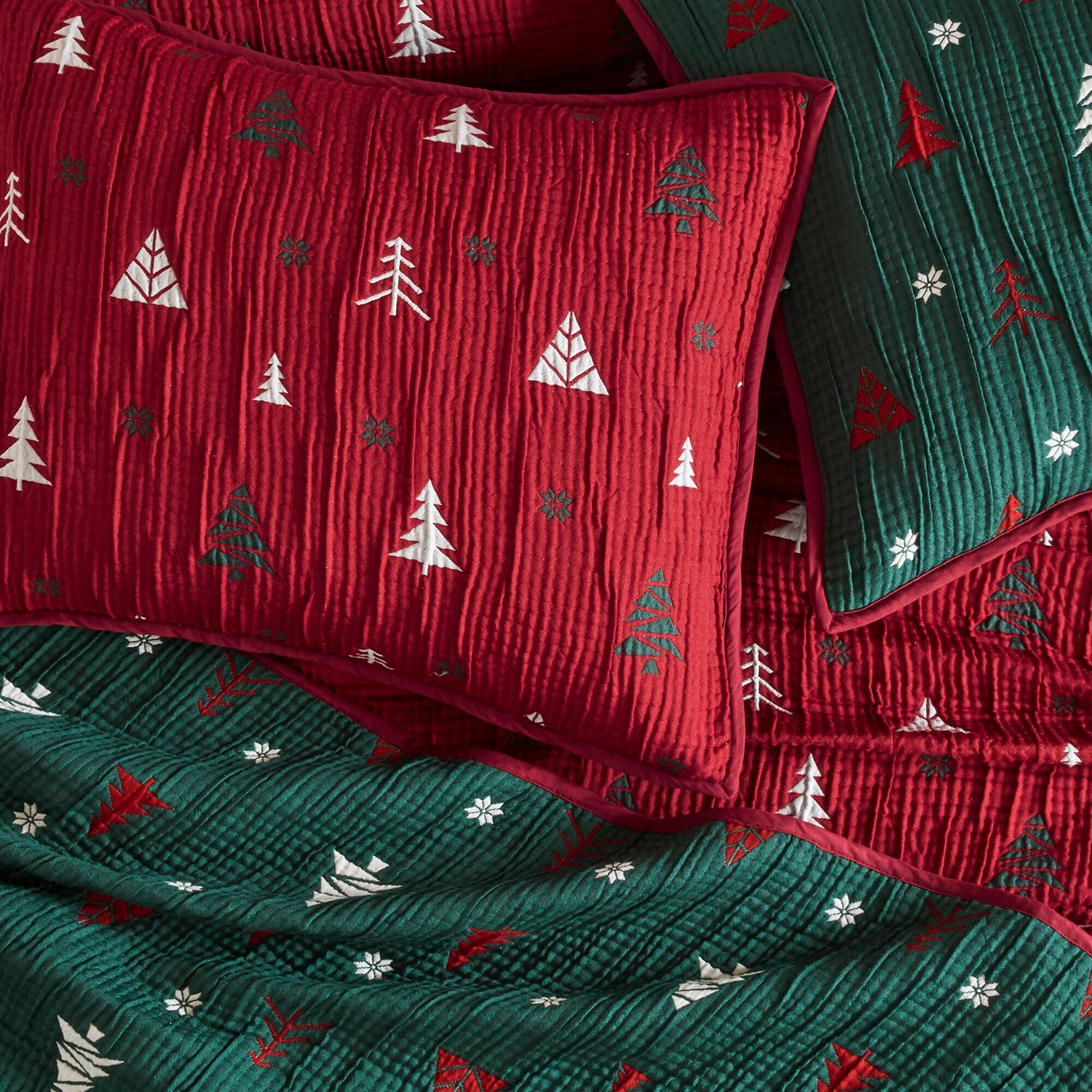 Madison Park Holly Christmas Printed 3-pc. Quilt Set
