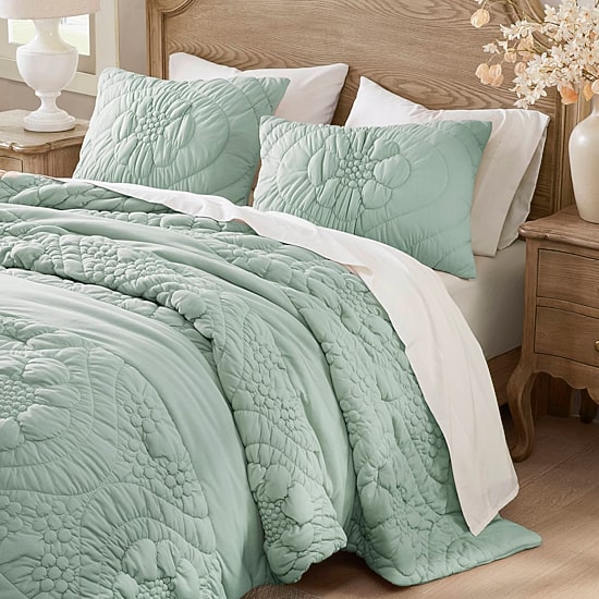 Madison Park Amelie Puffy Floral Easy Care Comforter Set