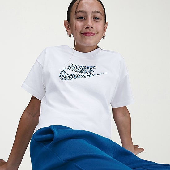 Nike Big Kid Girls Crew Neck Short Sleeve Boxy Fit Graphic T-Shirt