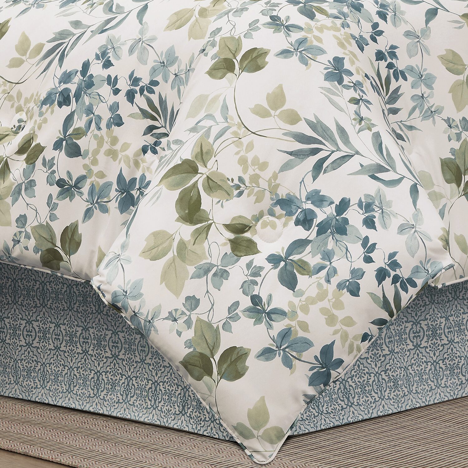 Royal Court Elwood 4-pc. Midweight Comforter Set