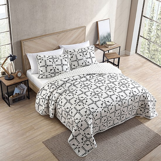 Eddie Bauer Arrowhead Geometric Reversible Quilt Set