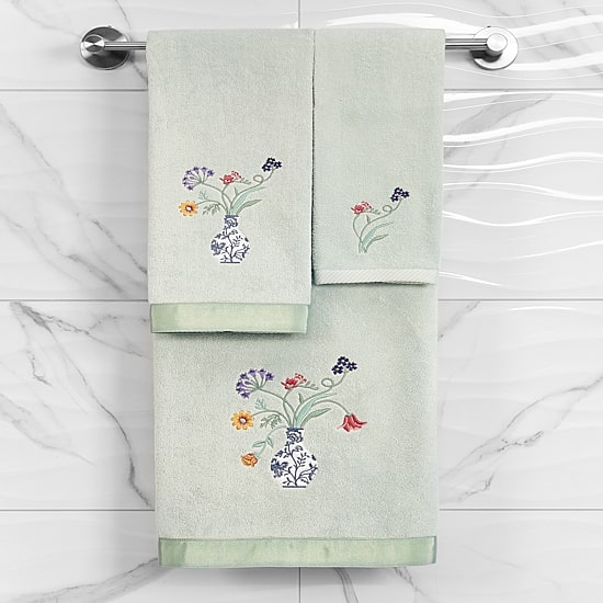 Linum Home Textiles Stella 2-pc. Embellished Fingertip Towel