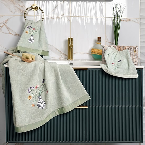 Linum Home Textiles Stella 2-pc. Embellished Fingertip Towel