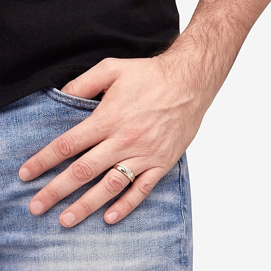 Mens Diamond-Accent Band in 10K Gold