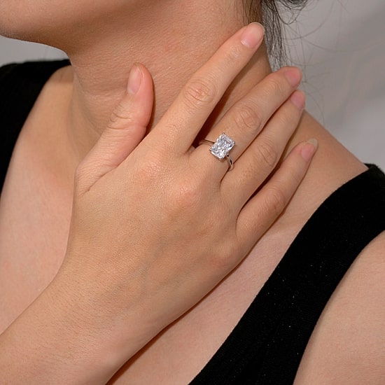 Diamonart Womens Cubic Zirconia Sterling Silver Solitaire Cocktail Ring