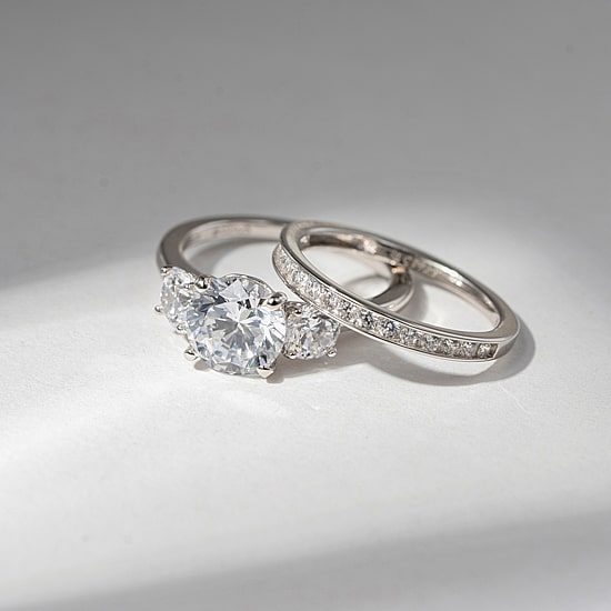 Diamonart Womens Cubic Zirconia Sterling Silver Round 3-Stone Engagement Ring