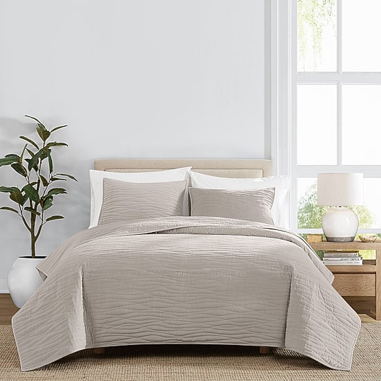 Royal Velvet Wavy Matte Cotton Quilt Set