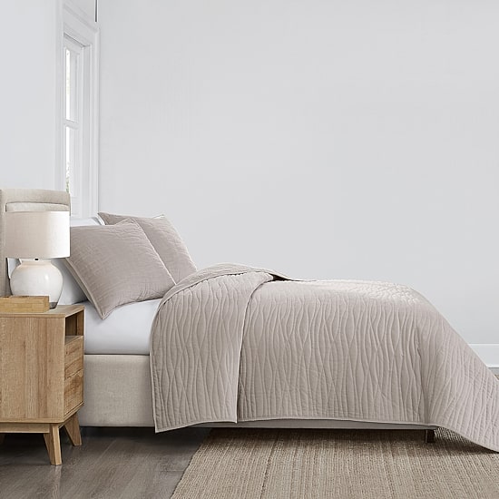 Royal Velvet Wavy Matte Cotton Quilt Set