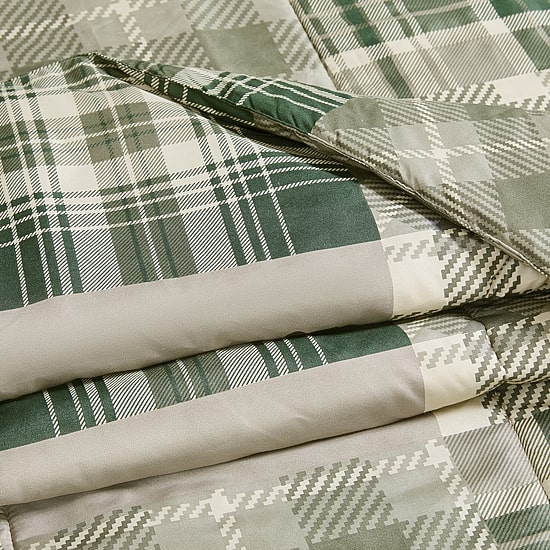 Mossy Oak Bear Patchwork Comforter