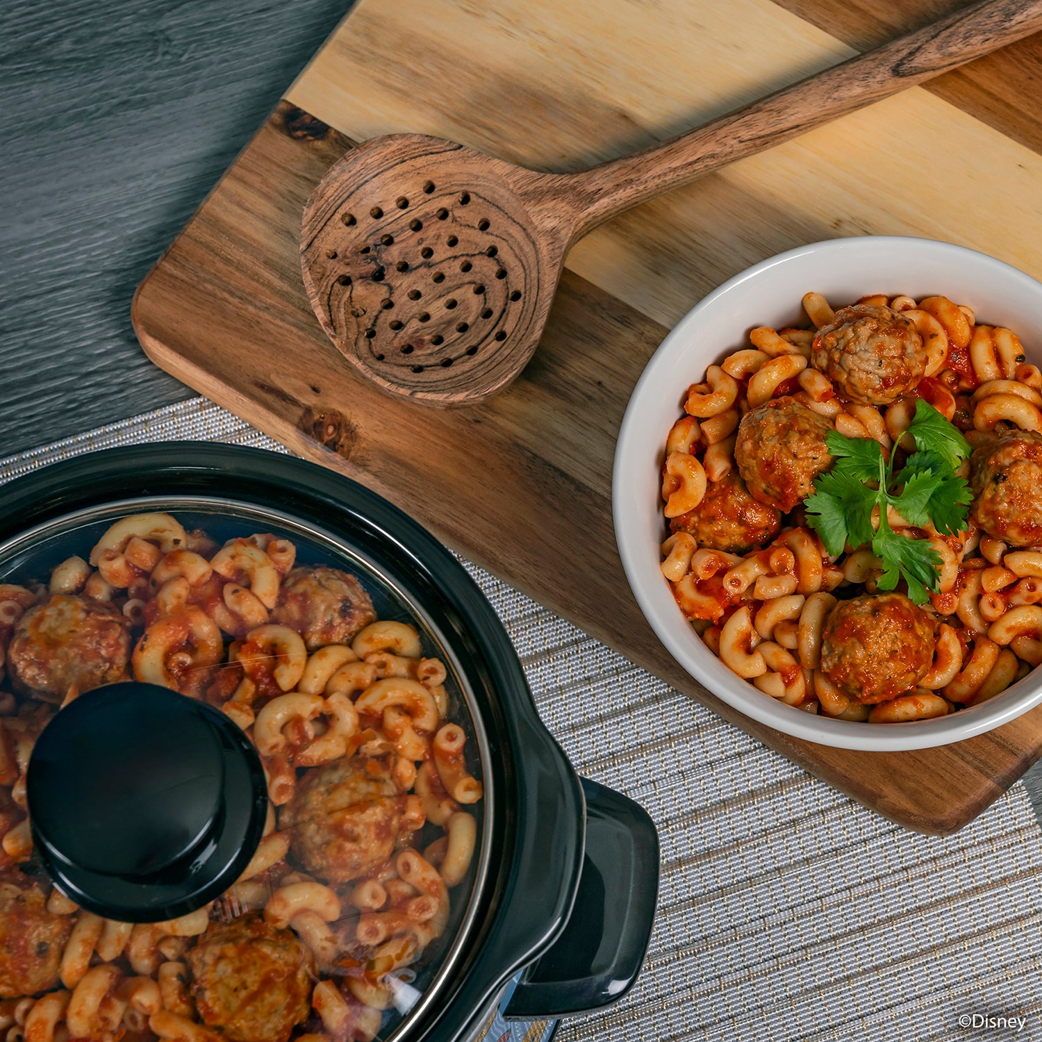 Disney Collection 2 Qt Slow Cooker