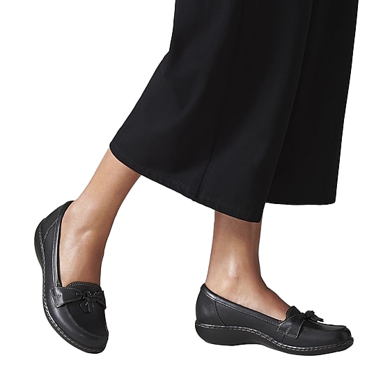 Clarks Womens Ashland Bubble Loafers