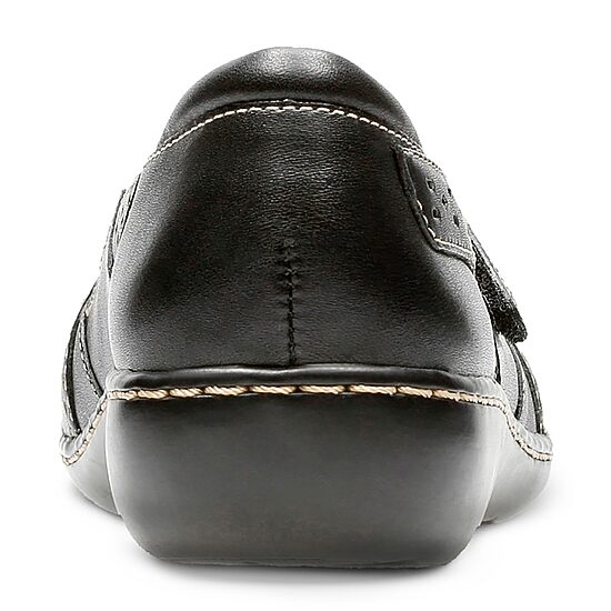 Clarks Womens Ashland Spin Q Closed Toe Slip-On Shoe