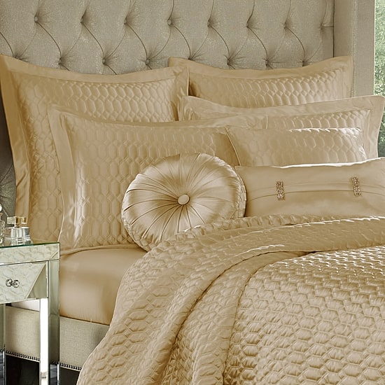 Five Queens Court Saranda Tufted Round Throw Pillow