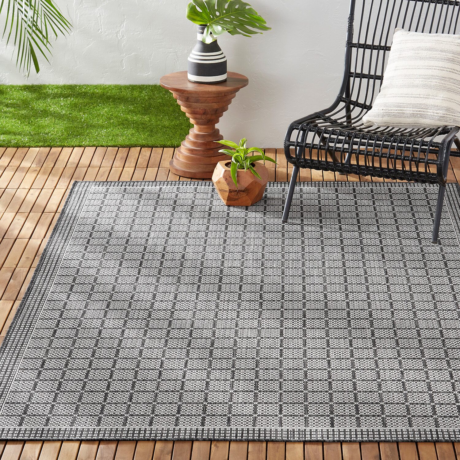 Nicole Miller Country Luna Geometric Outdoor Rectangular Area Rug