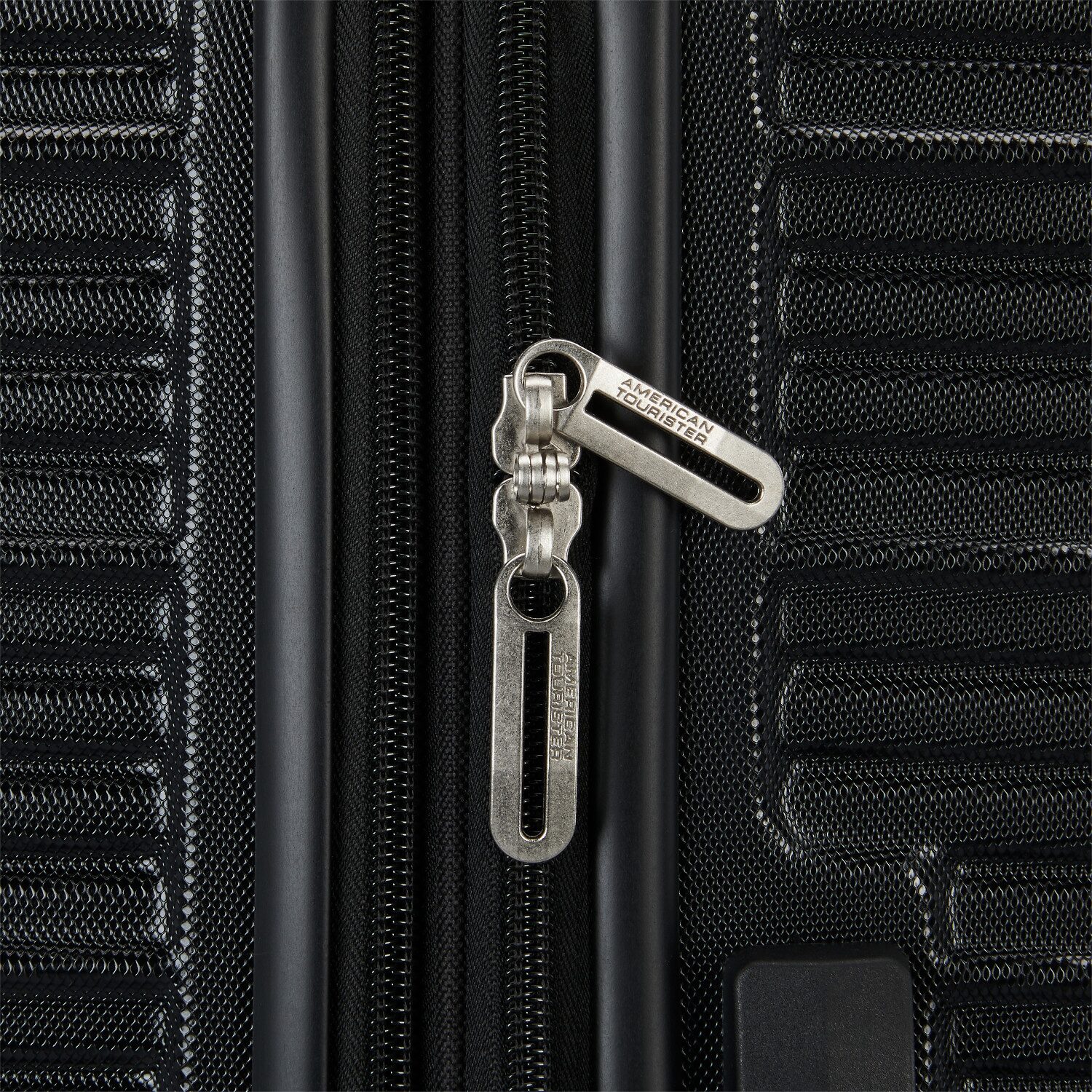 American Tourister Color Splash 28 Inch Hardside Expandable Checked Spinner Luggage