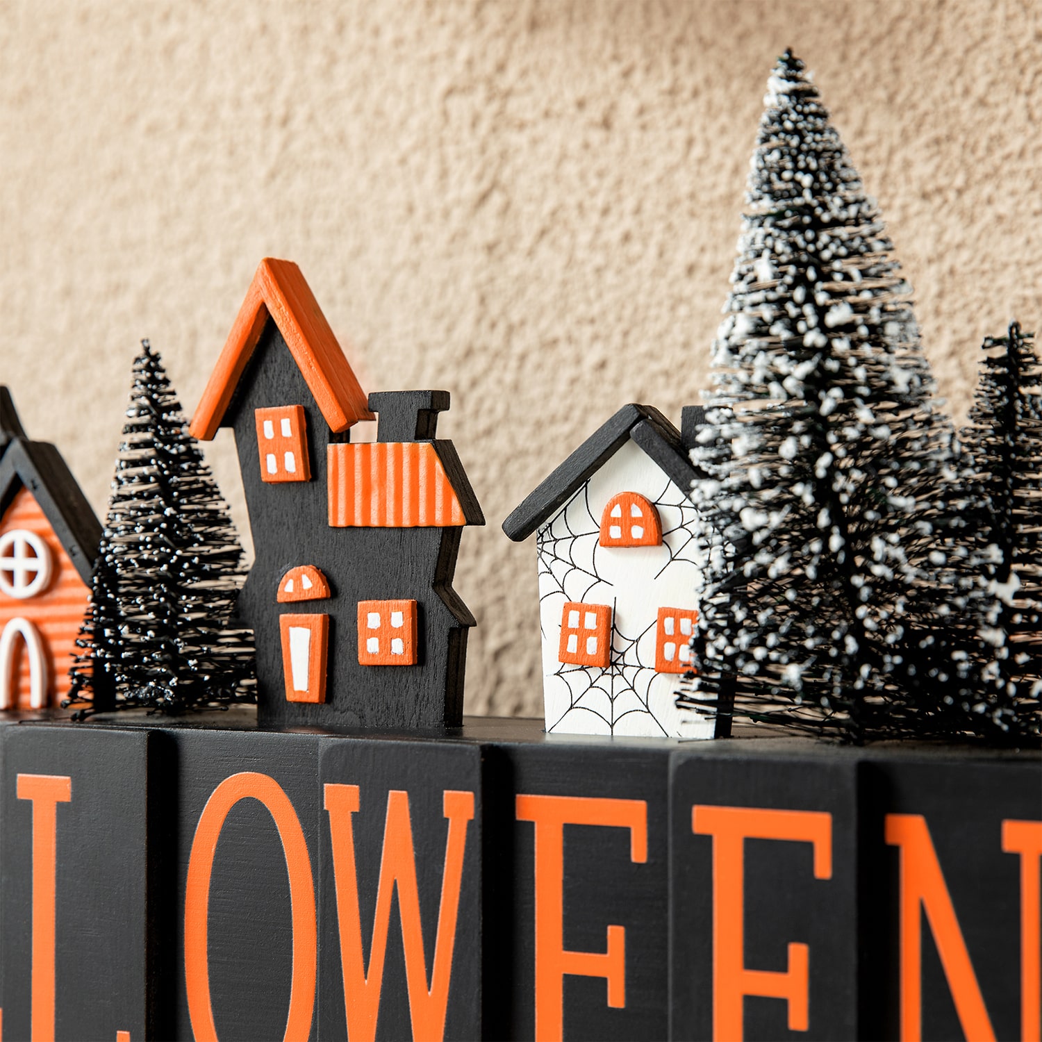 Glitzhome 14"Wooden Haunted House Table Sign Halloween Tabletop Decor