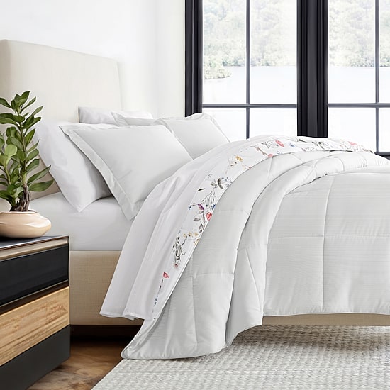 Casual Comfort Meadow Floral Midweight Down Alternative Comforter Set